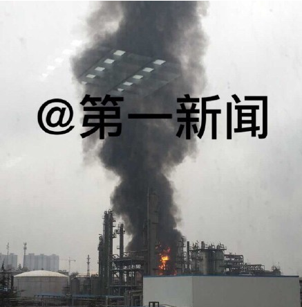 陕西咸阳一炼油厂爆炸起火(图)