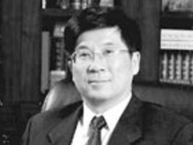 延伸视频：电视台长受贿400万怕被查退800万截图