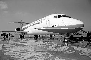 新支线客机ARJ21正式交付 预计3个月后投放市场