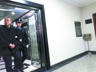 北京门头沟前区长王洪钟受审被控受贿1416万元