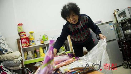 东莞一老妇第一次摆夜摊 一晚上收到600元假币