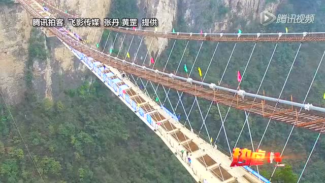 航拍张家界大峡谷玻璃桥合龙 创多项世界之最截图