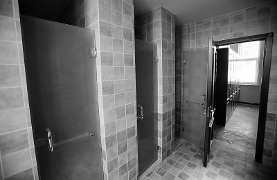 公寓内的独立淋浴间