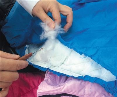 部分超低价羽绒服填充物无羽绒 飞丝含有细菌