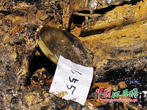 南昌西汉墓发现玉质耳杯玉具剑 墓主身份尊贵