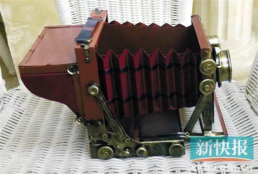 1岁男童影楼摔倒 遭锋利仿古相机“破相”(图)