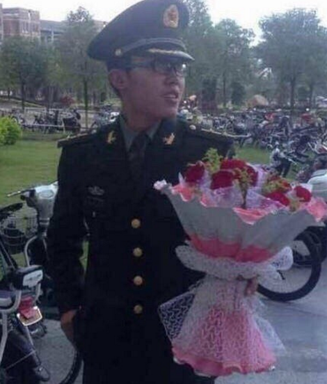 “千里求婚”假军人被正式批捕 曾流窜多地行骗