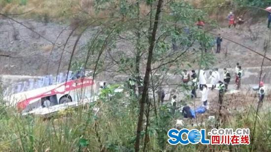 四川包茂凯时k66发生特大交通事故 已致9人死亡
