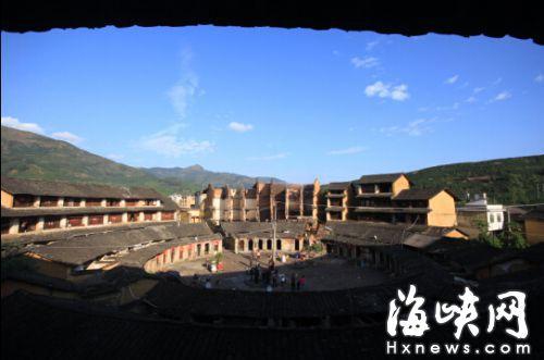 村民屋里烧纸钱 引燃平和世界最大圆形土楼(图)