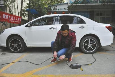 成都市民为获补贴 打飞的赴深圳购新能源车(图)