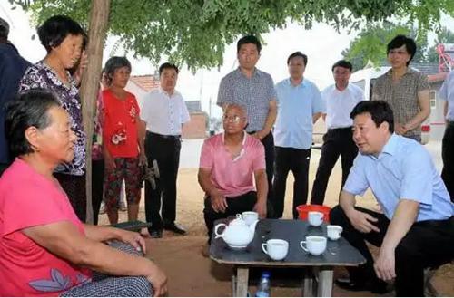 李群：上网了解民意 下网解决问题 