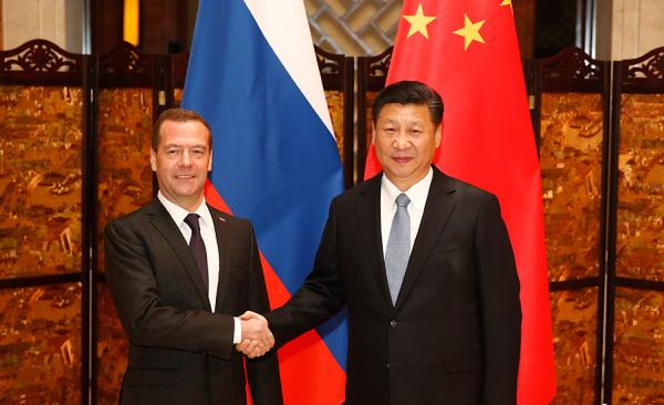 习近平乌镇会见梅德韦杰夫 二人夜游乌镇