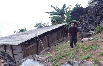 云南民间“排雷专家”11年扫雷数千颗 造百亩田