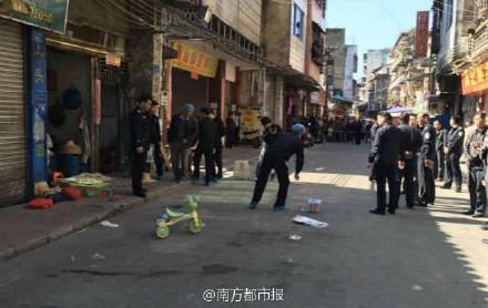 广东男子劫持女童连划多刀 警方警告无效被击毙