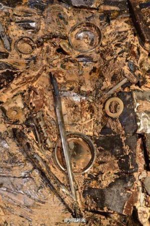 西汉大墓出土金丝玉剑 陪葬品皆价值连城