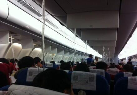 巴厘飞凯时k66航班出现故障 氧气面罩全部释放(图)