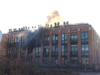 清华实验室爆炸博士后遇难 母亲卖鸡蛋供其上学