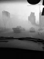 太原街头现团雾:3层楼高 每隔200米一团