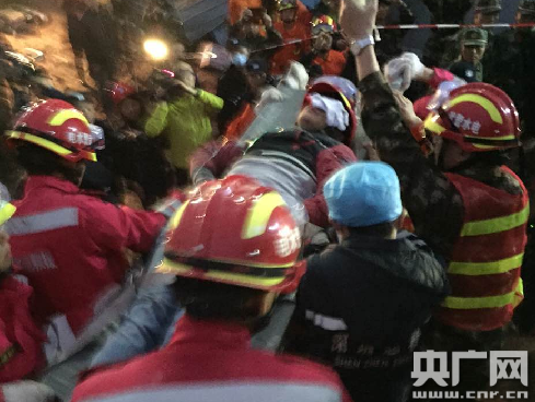 深圳滑坡1名幸存者获救 另1名被埋者无生命体症