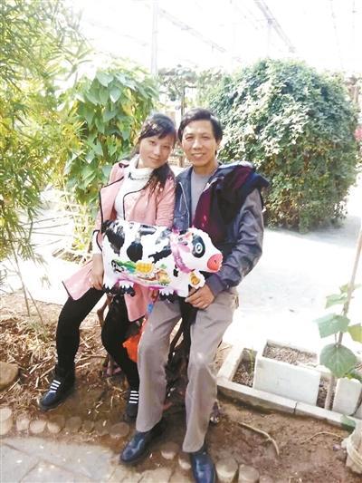 滑坡逃生者：喊丈夫跑他却开车 车发动后被埋