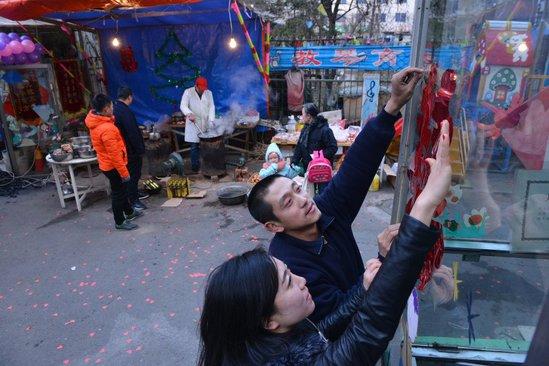 沈阳一对新人办7天流水席 亲自下厨不收红包(图)