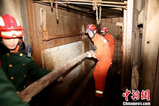 平邑坍塌事故：4号矿井被困14人生存空间较大