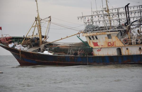 东部海区2艘渔船遇险 11名船员已获救