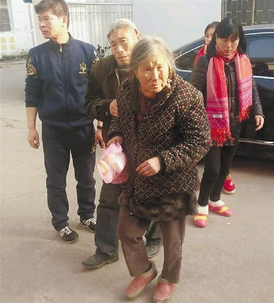 浙江酒后打老太男子：小时候被老太扔过石子