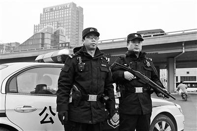 元旦期间北京警方启动高等级防控 武装处突车巡逻