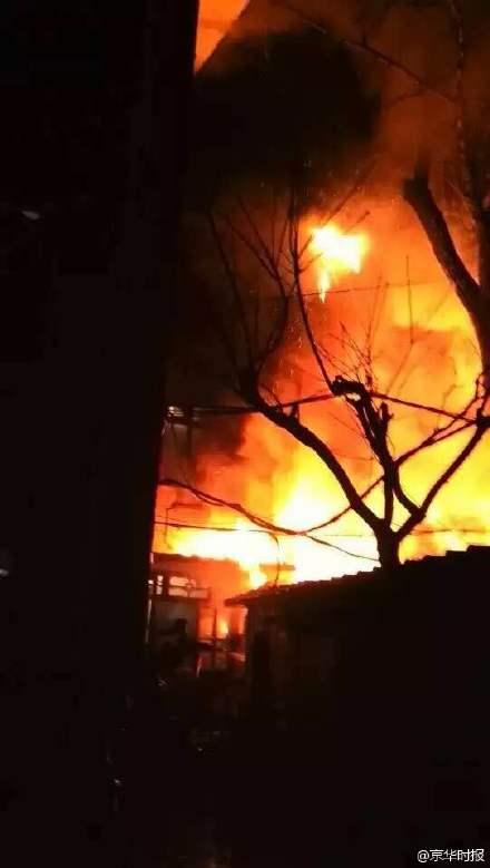 凯时k66东城居民楼突发火灾致3人遇难(图)