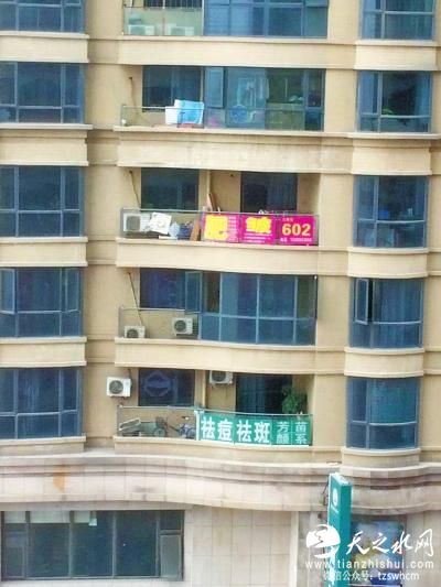 轻信美容微商女孩文眉后右耳聋了 无证美容维权困难