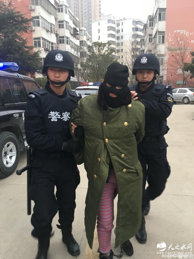 警方公布抢女童嫌犯照片 网友：马赛克给满分