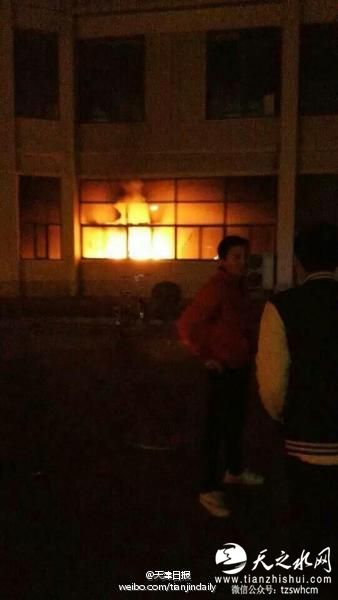 天津南开大学滨海学院第一食堂失火(图)