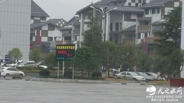 湖北一噪音实时监控电子屏实为喷绘 官方：马上换