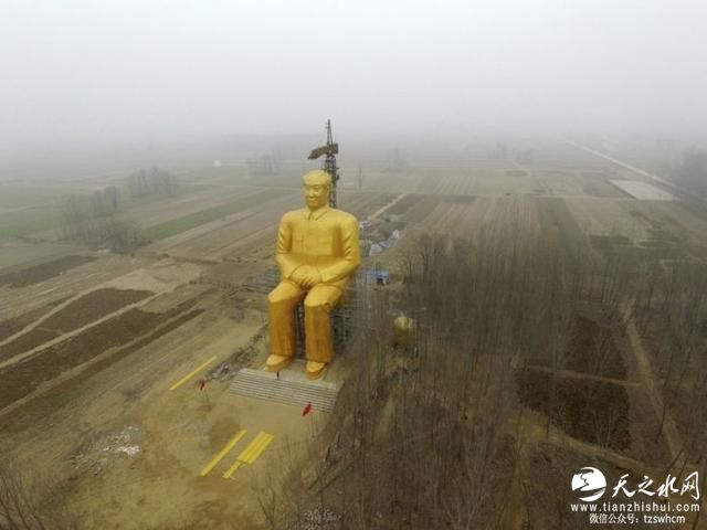 人民网北京1月8日电（潘旭海 陈孟）近日有媒体报道称，在河南省开封市通许县孙营乡朱氏岗村，当地村民集资建造了一座36米高的金色毛主席雕塑，引发社会关注。对此，当地政府部门表示，该雕塑未经过登记、审核；现已拆除。