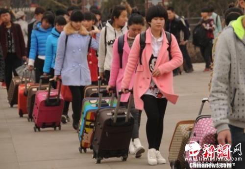 春运火车票迎退票高峰 除夕前三日票下周放出