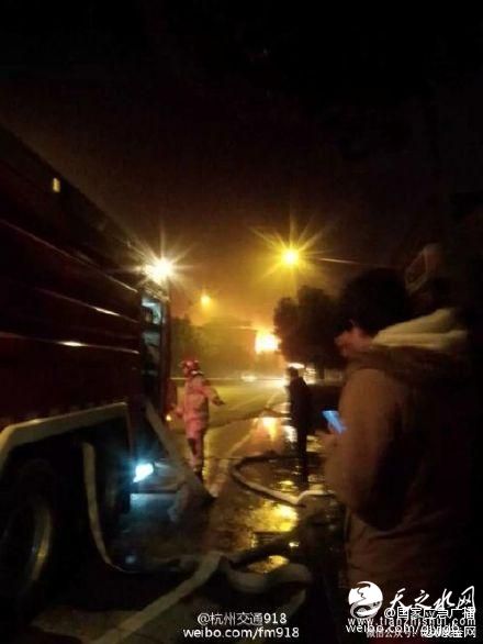 浙江杭州一仓库发生爆炸多人伤亡 出动29辆消防车