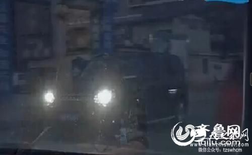 最近德州市禹城交警发现，一辆路虎车悬挂假车牌多次违章。