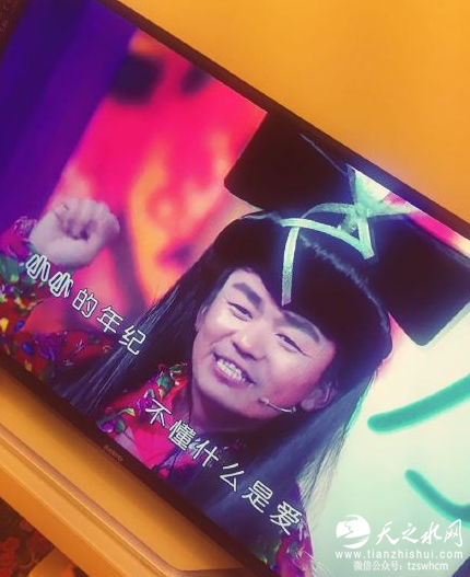 王宝强被自己扮的白娘子美晕，网友也被美哭了