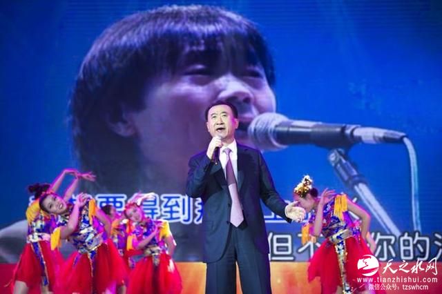 王健林摇滚视频点击超11亿 网友力推其直通春晚