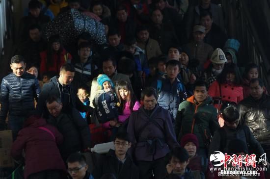 中国春运开启 40天里旅客发送量近30亿人次