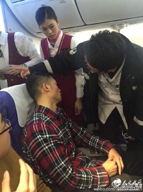 旅客身体不适逐渐失去意识 航班紧急返航送其就医