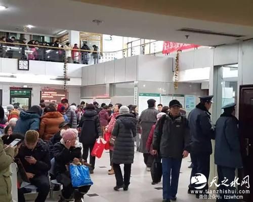 27日，广安门中医院的挂号大厅