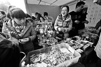 北京庙会摊位大减淡化商业氛围 主卖非遗老字号