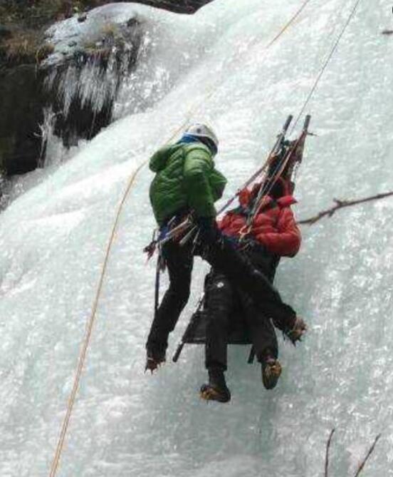 国内资深攀冰者在四姑娘山“冲坠”不幸身亡(图)