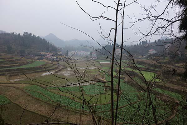 湖南村民集体打工租住城中村 村子成空村(图)