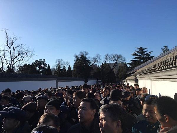 数千人八宝山送别阎肃 本文图片 实习生陈柯芯