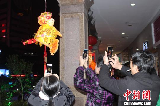 福建泉州灯俗“与时俱进”催生别样城市景观