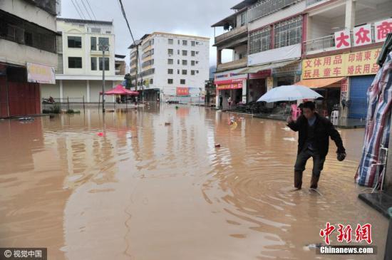 強降雨致廣東梅州局地出現(xiàn)災(zāi)情。鐘小豐 攝 視覺中國