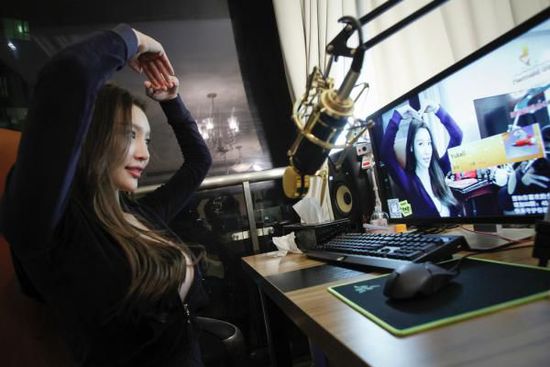 网红的走红依赖于特定的粉丝群体,粉丝的黏性、忠诚度、转化度都需要因人而异。高征